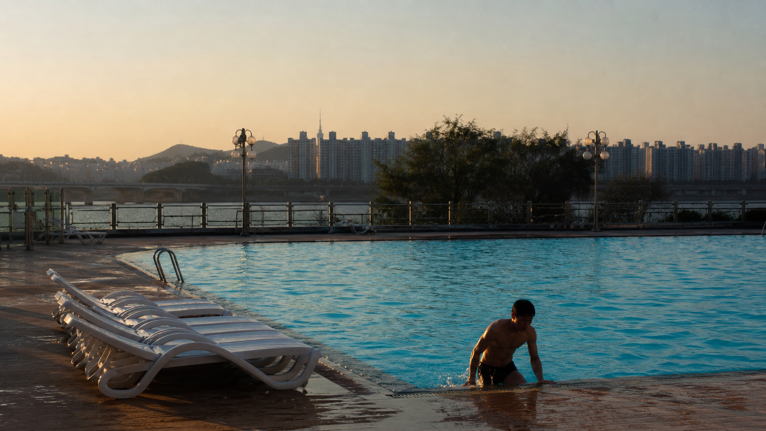 The end of the season. The pools close on 30 August. Illustrative image.