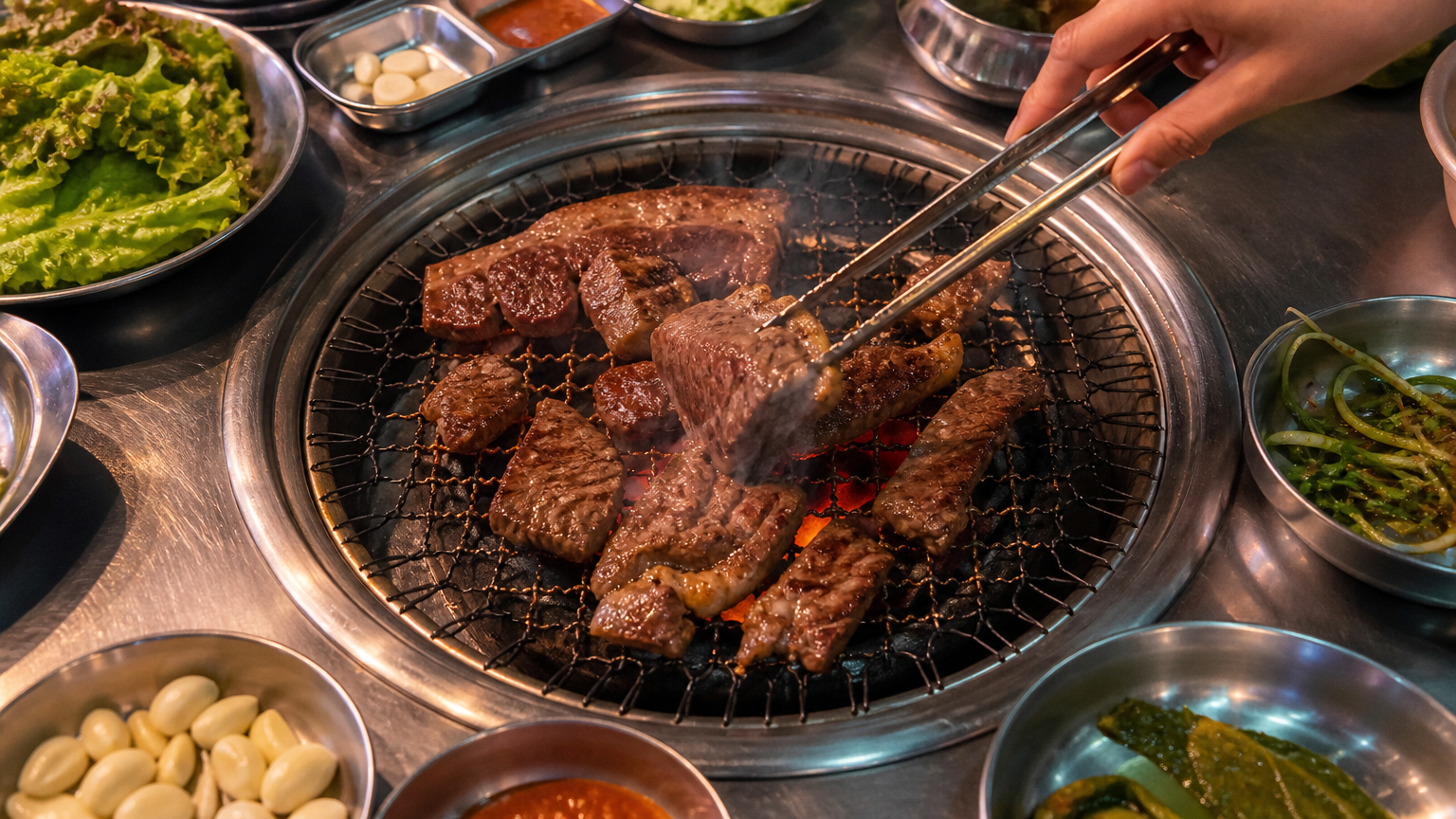Beef on the charcoal at a Seoul grill house. Illustration by Jeong, Korea