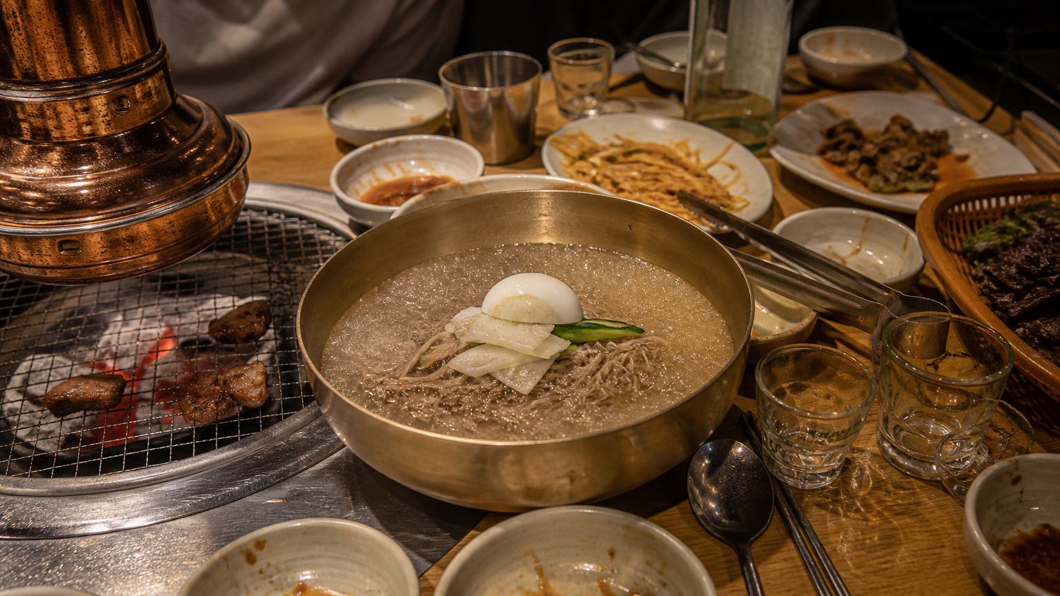 The bowl that ends a Korean grill meal. Illustration by Jeong, Korea