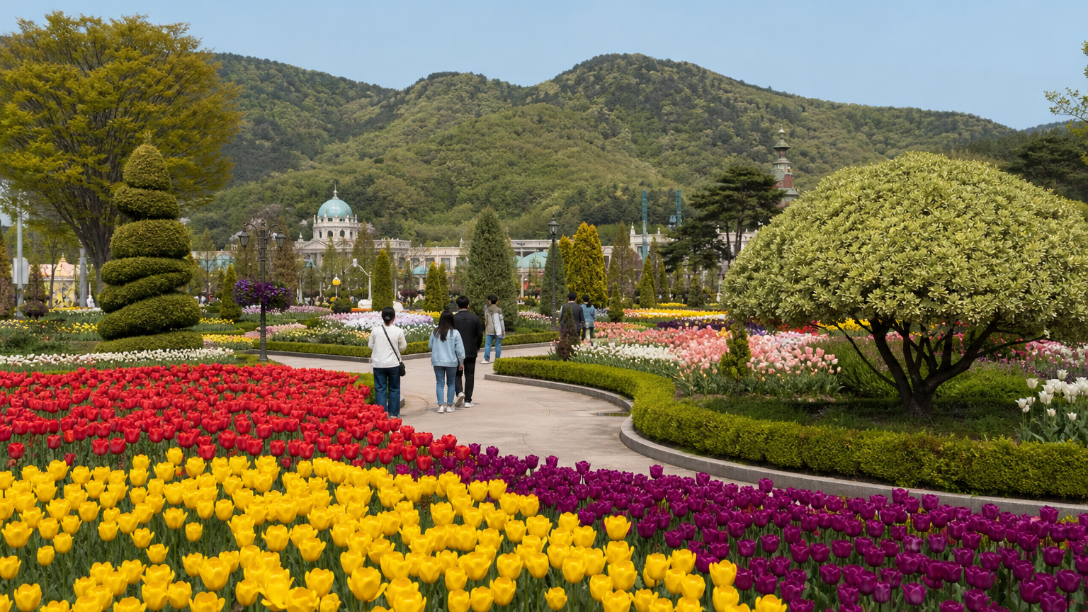 The gardens are a season of their own, and they are on the theme park ticket. Illustration.